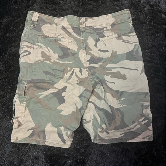 Wrangler Shorts Mens Camo Cargo Shorts Fits Small And Medium Sizes